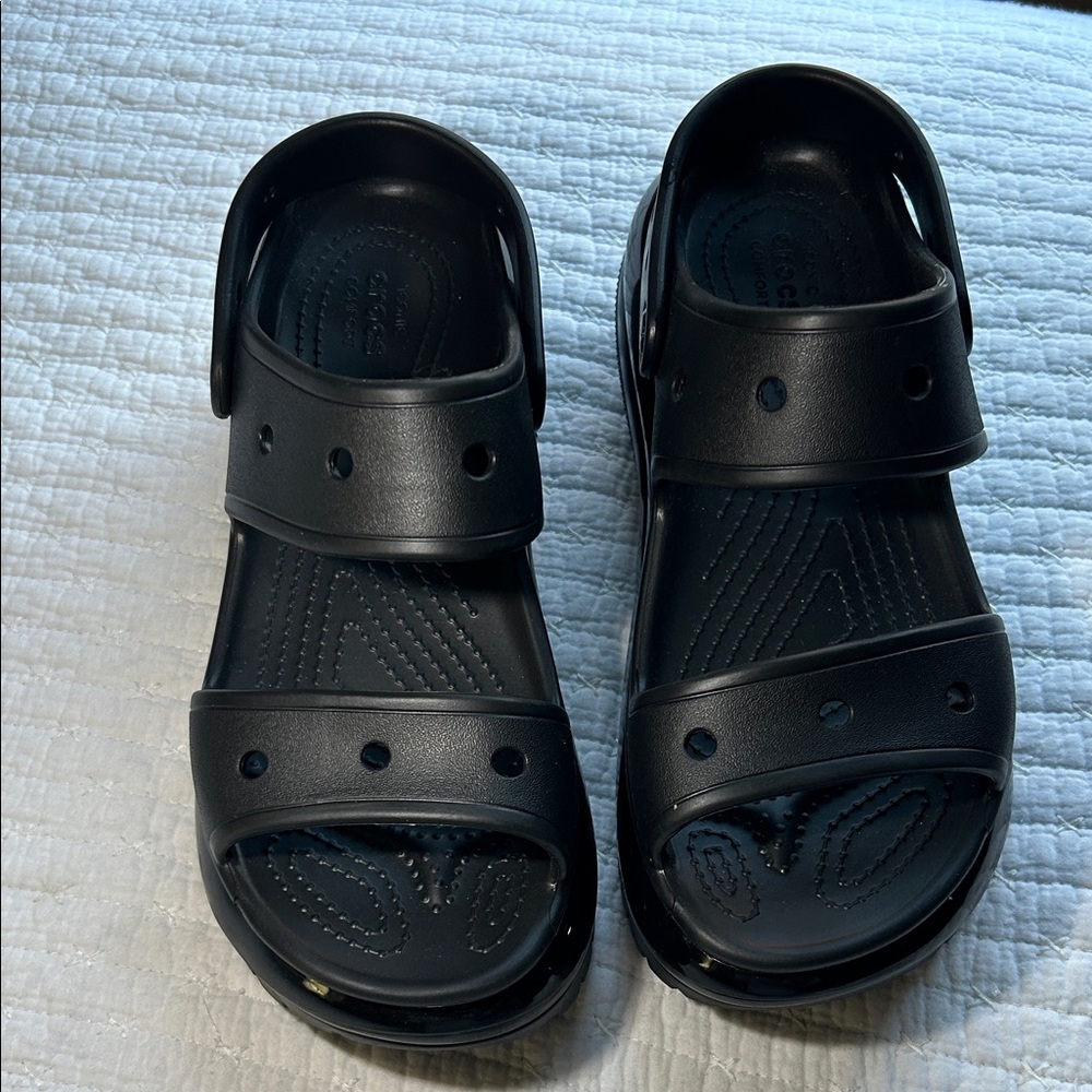 Crocs Classic Mega Crush sandals Unisex Black
Size man 9
Size woman 10